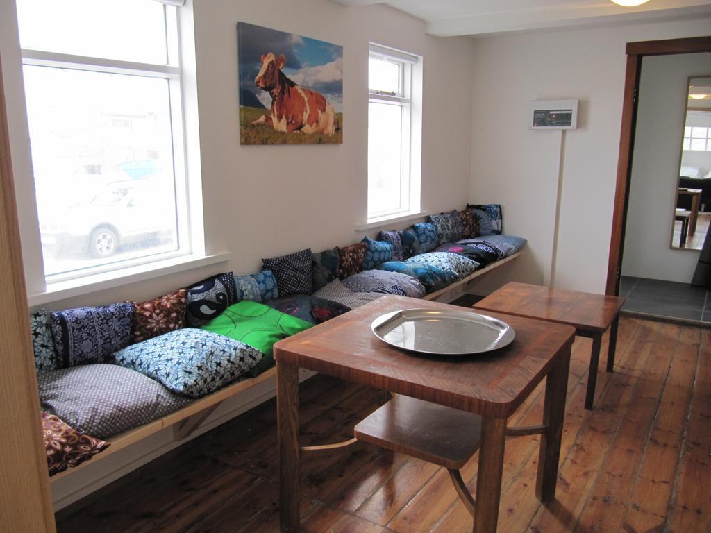 Grand-Inn Bar And Bed Saudarkrokur Bagian luar foto